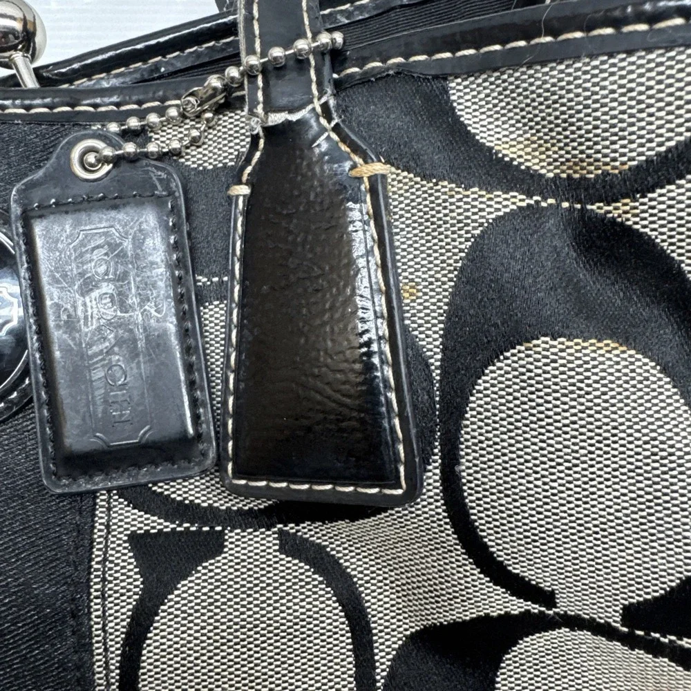 Coach signature logo